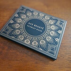 ACE BEAUTY Scarlet Dusk Eyeshadow Palette